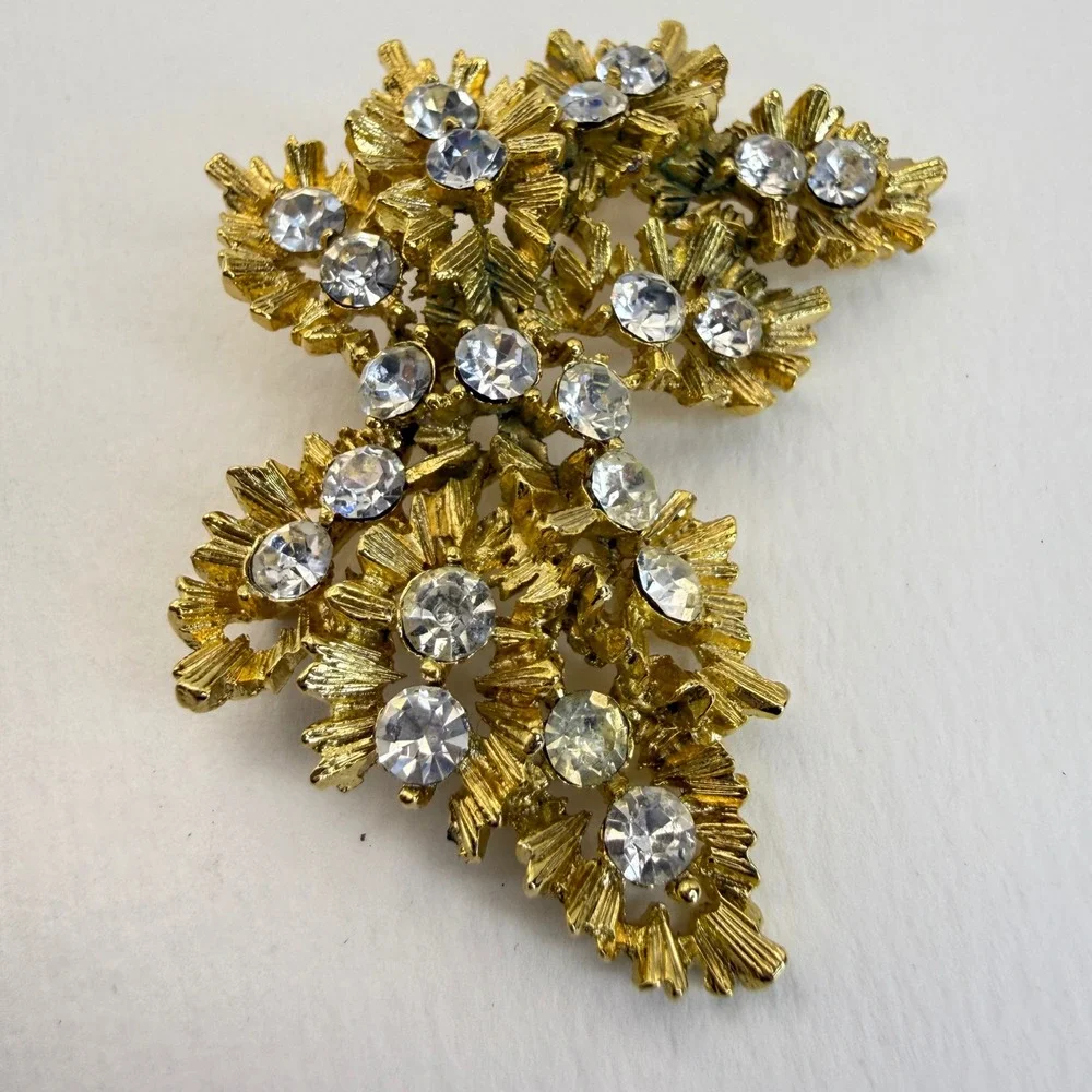 Vintage MJ Ent Floral Rhinestone Brooch Pin Textured Leaf Spray Gold Tone‎